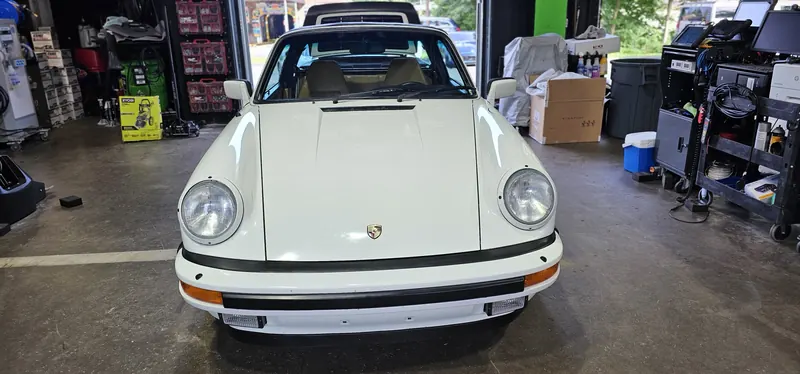 Classic 911 head-on in the bay