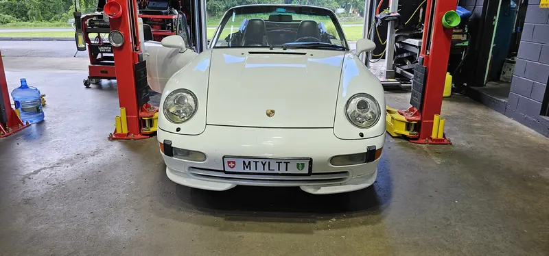 Air-cooled Porsche 993 cabriolet between the lifts