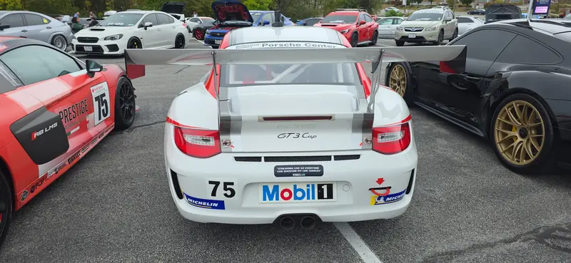 GT3 Cup decklid between the race cars