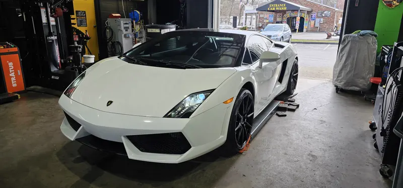 Lamborghini Gallardo beside the Hunter tire equipment