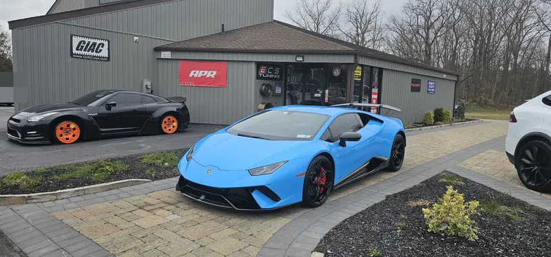 Blu Le Mans Huracan Performante in front of the shop