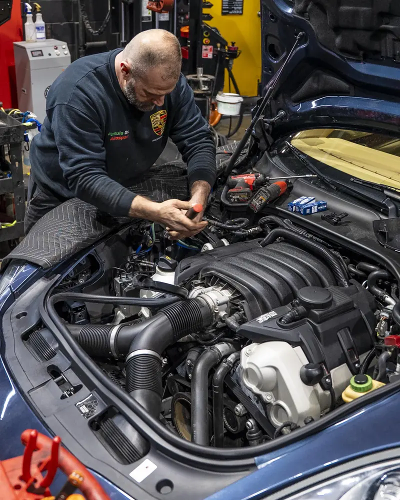 Panamera V6 in for ignition service