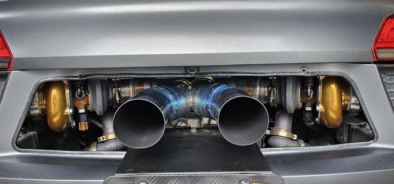 Twin turbos looking through the rear grille of the shop R8