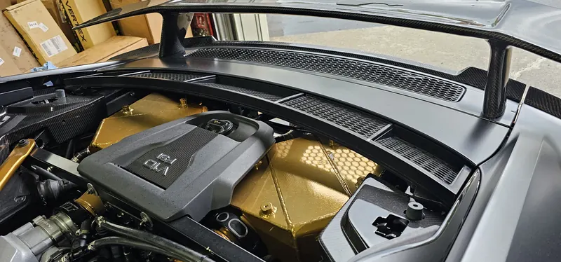 V10 FSI engine bay with gold heat management under the carbon wing